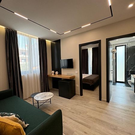 Twins Hotel Vlorë Екстериор снимка