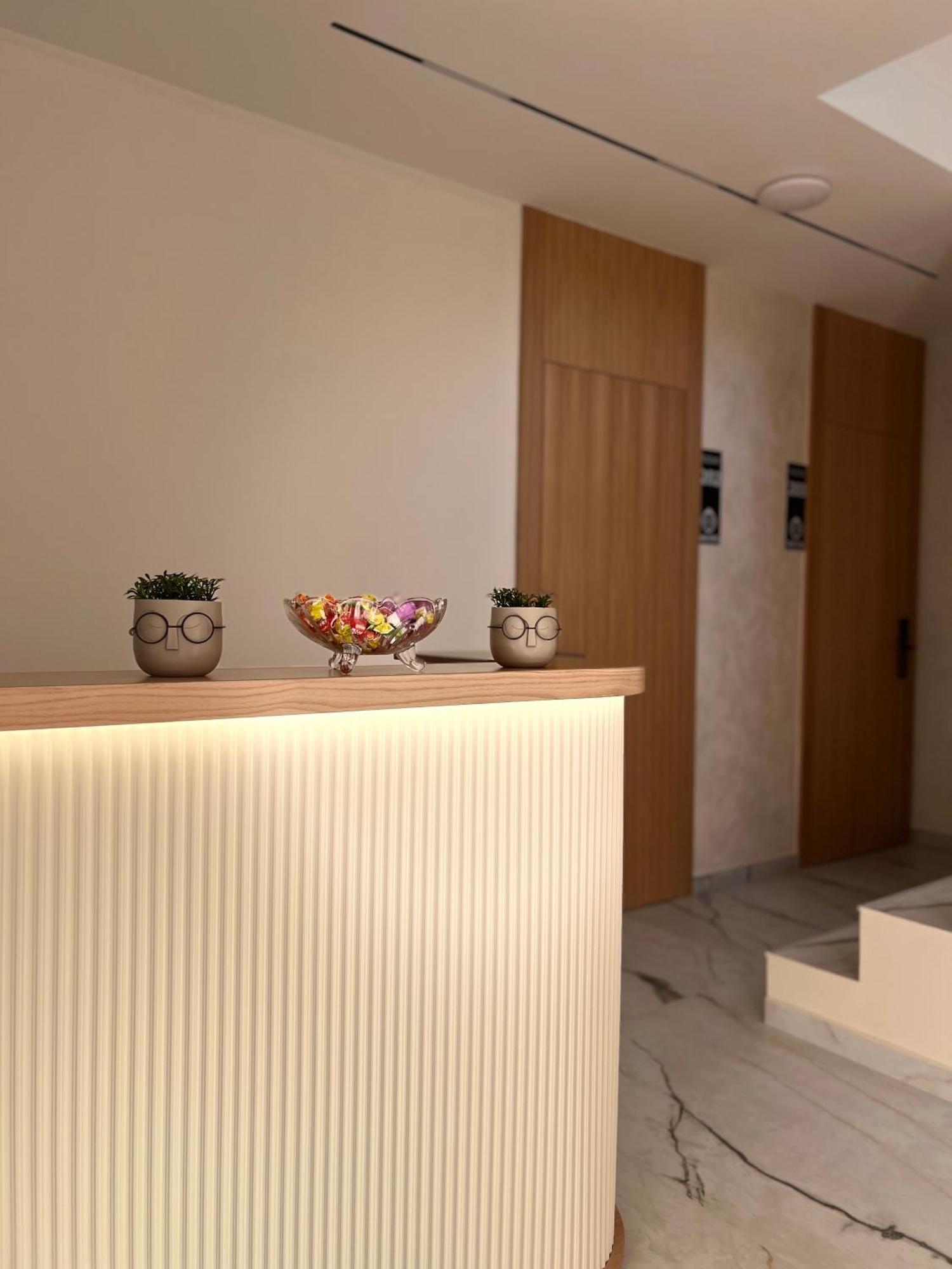 Twins Hotel Vlorë Екстериор снимка
