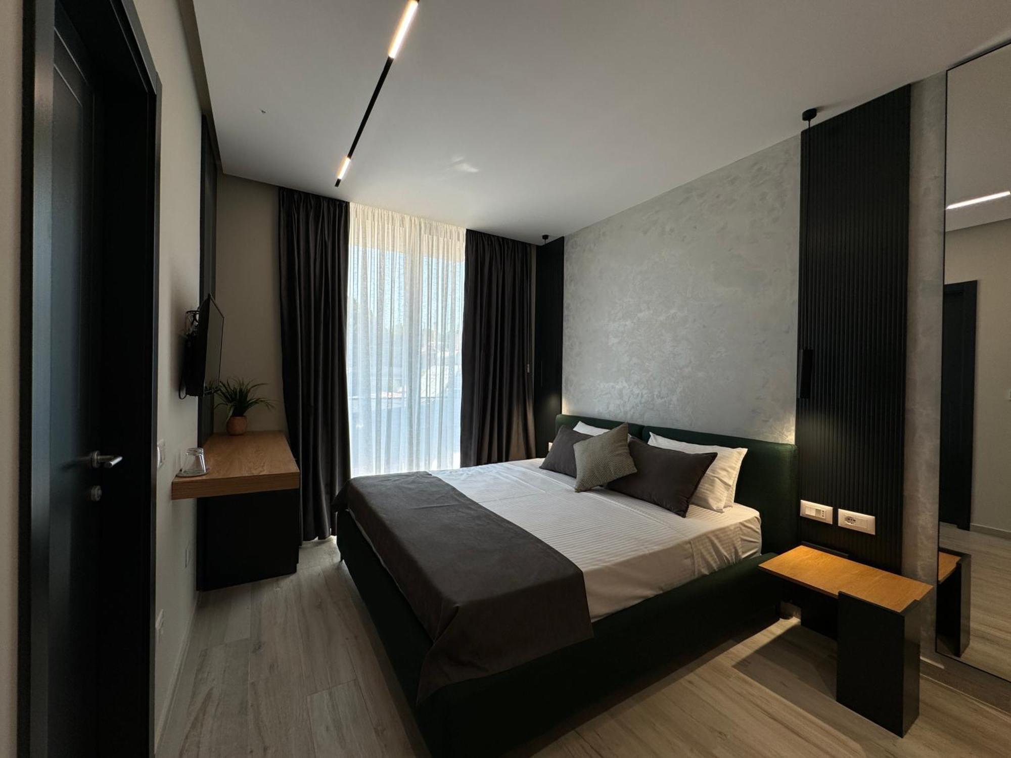 Twins Hotel Vlorë Екстериор снимка