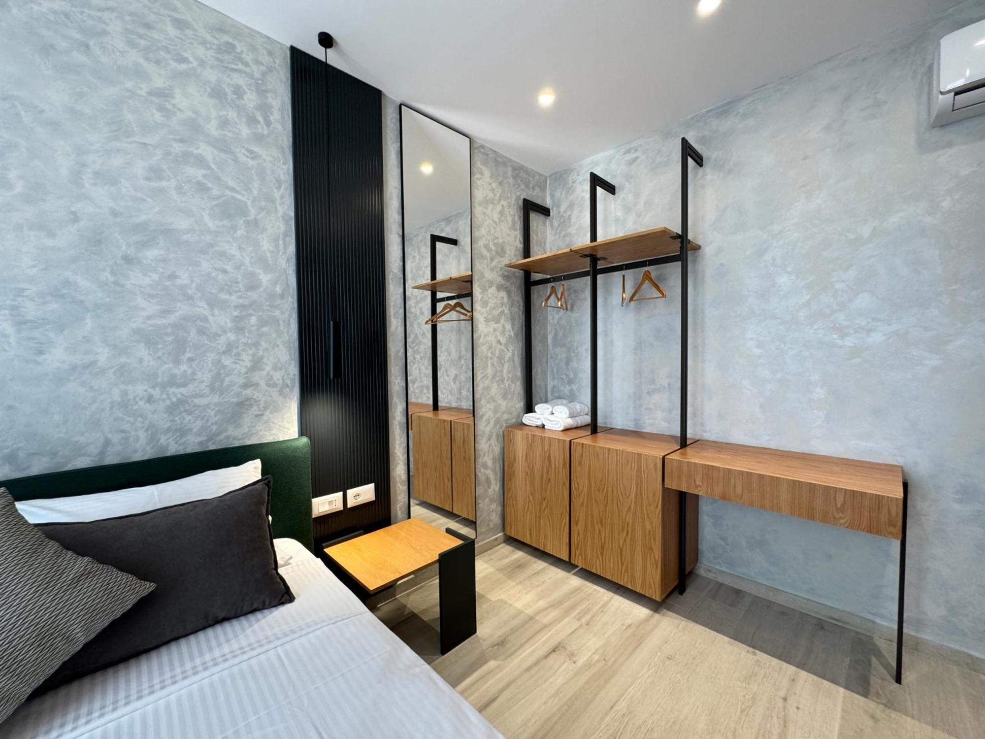 Twins Hotel Vlorë Екстериор снимка