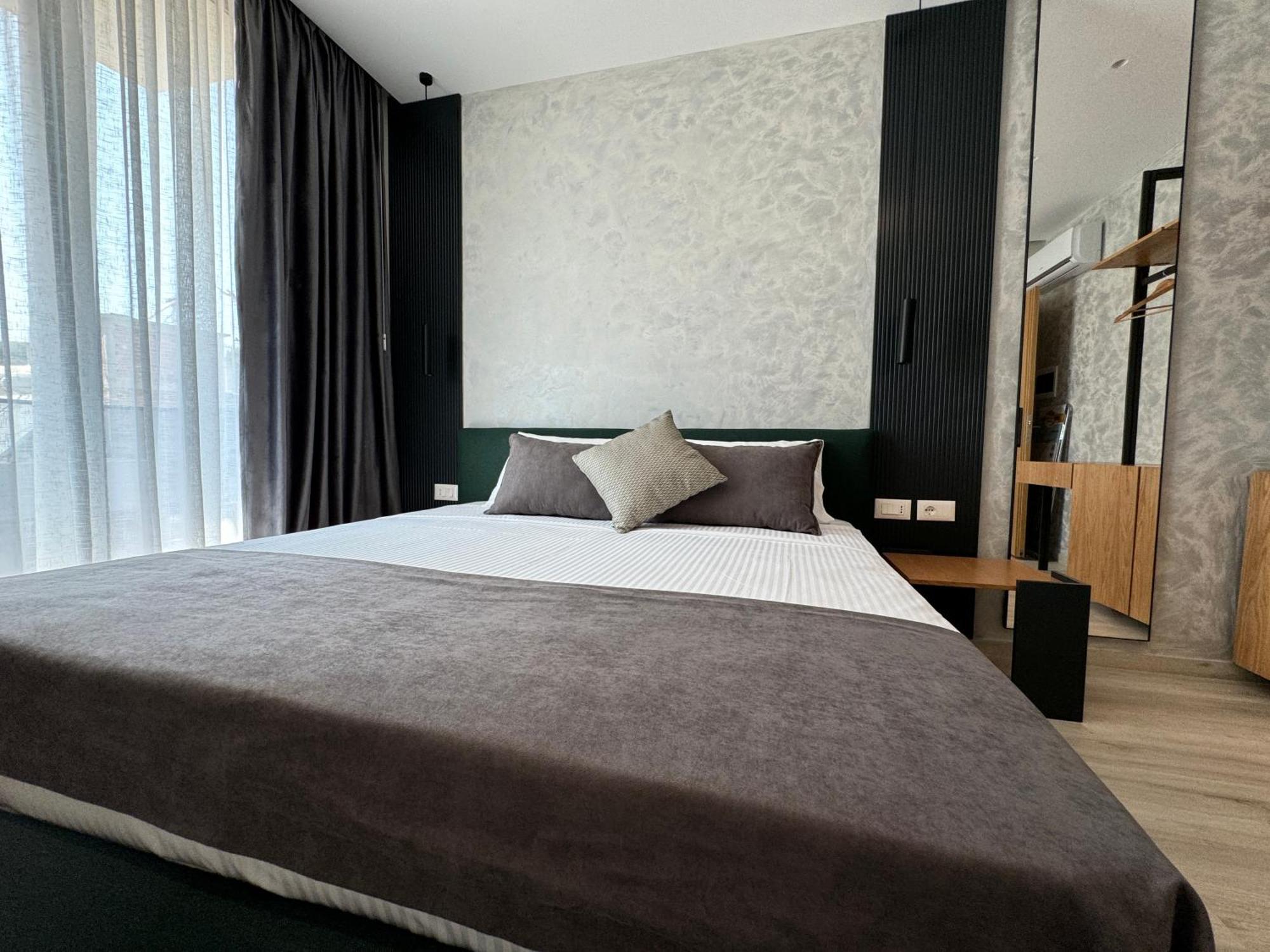 Twins Hotel Vlorë Екстериор снимка