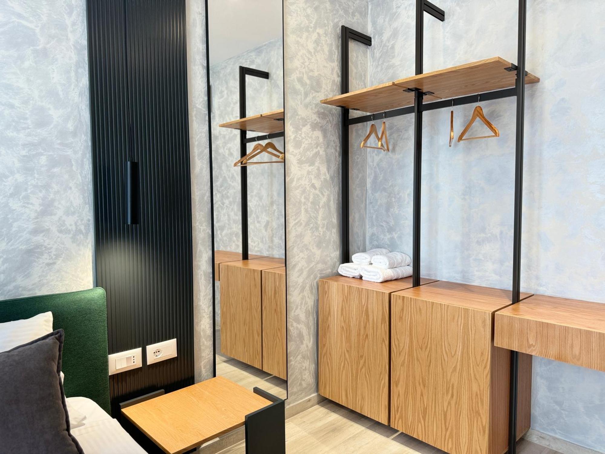 Twins Hotel Vlorë Екстериор снимка