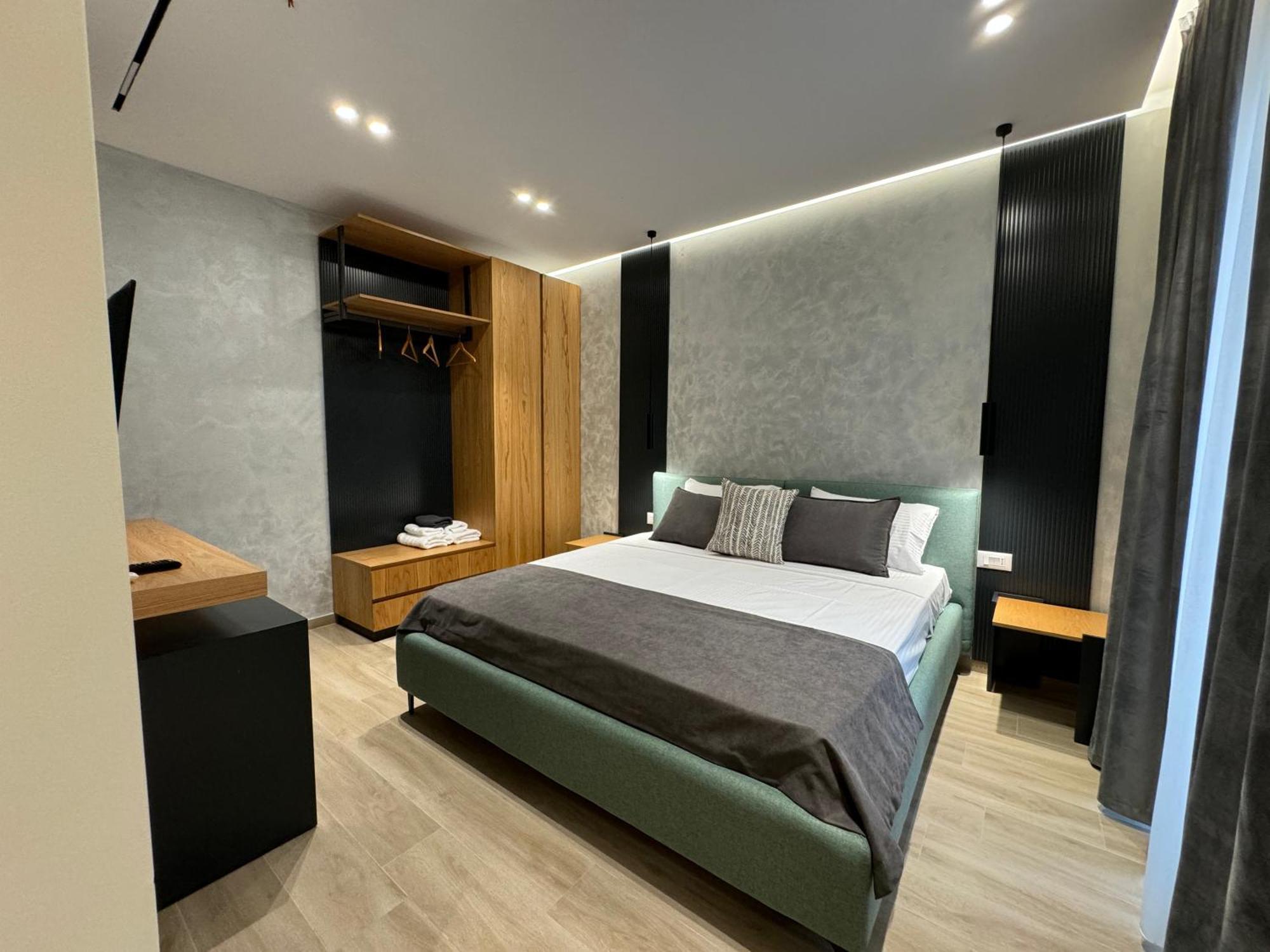 Twins Hotel Vlorë Екстериор снимка
