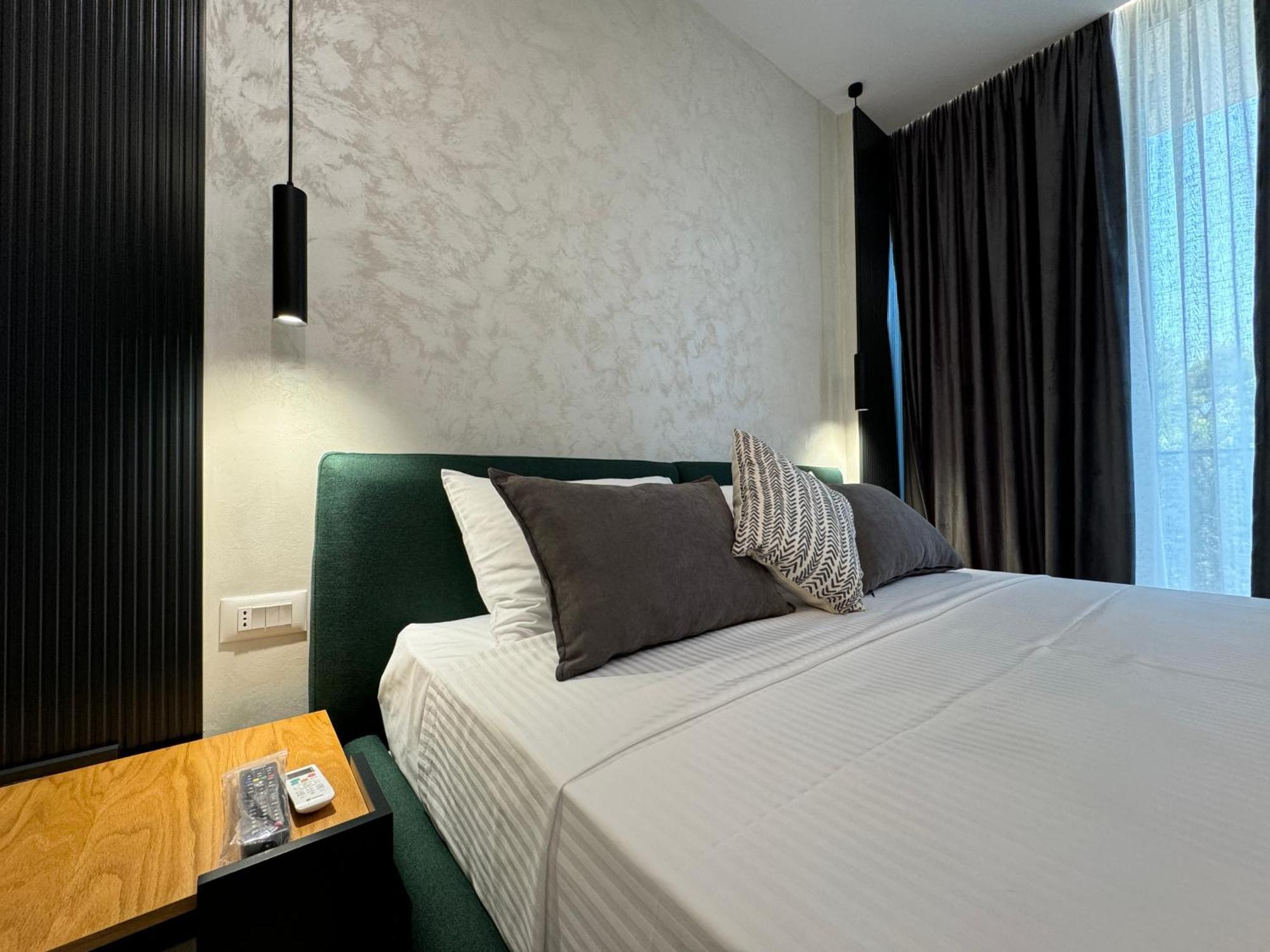 Twins Hotel Vlorë Екстериор снимка