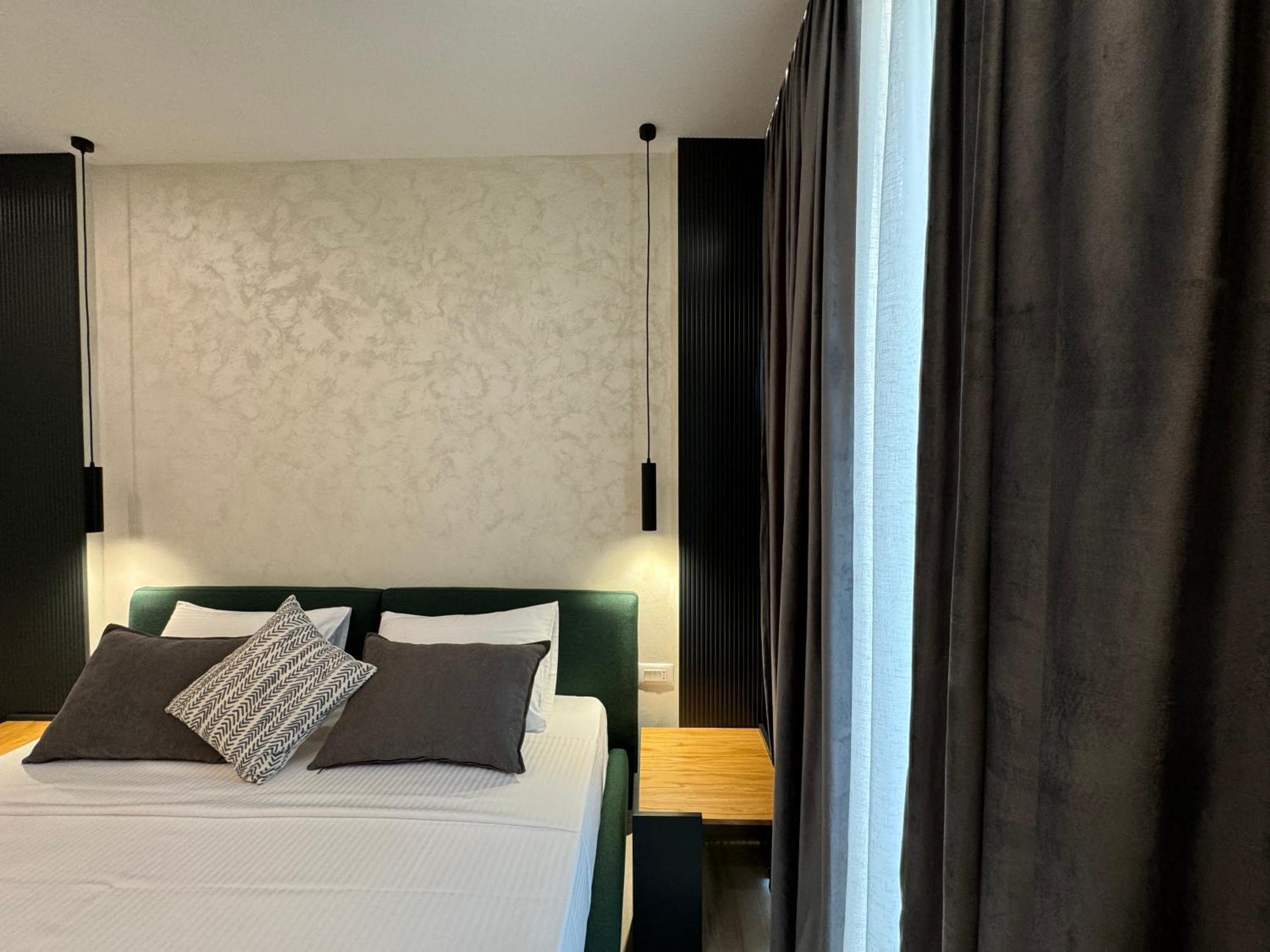 Twins Hotel Vlorë Екстериор снимка