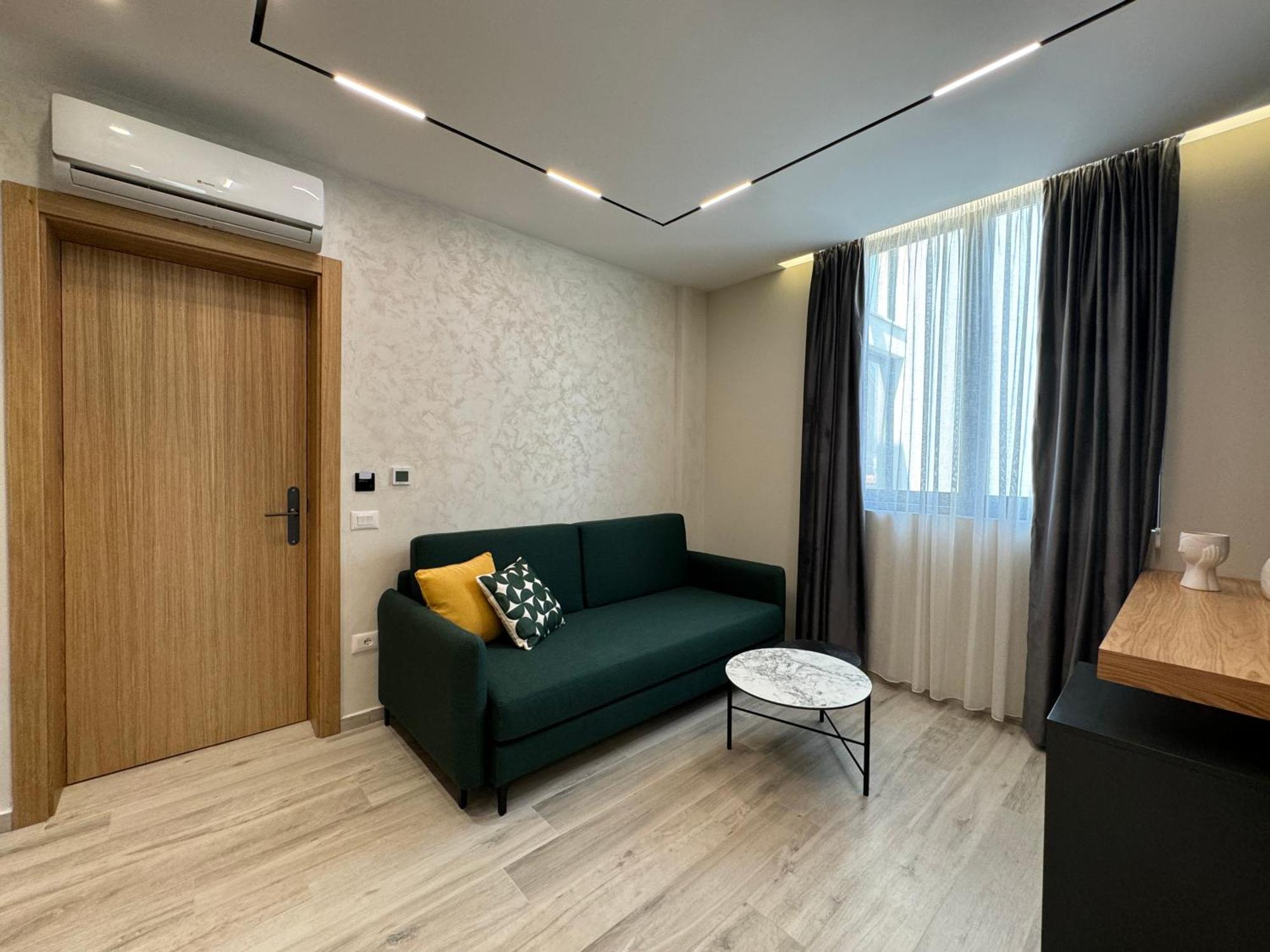 Twins Hotel Vlorë Екстериор снимка