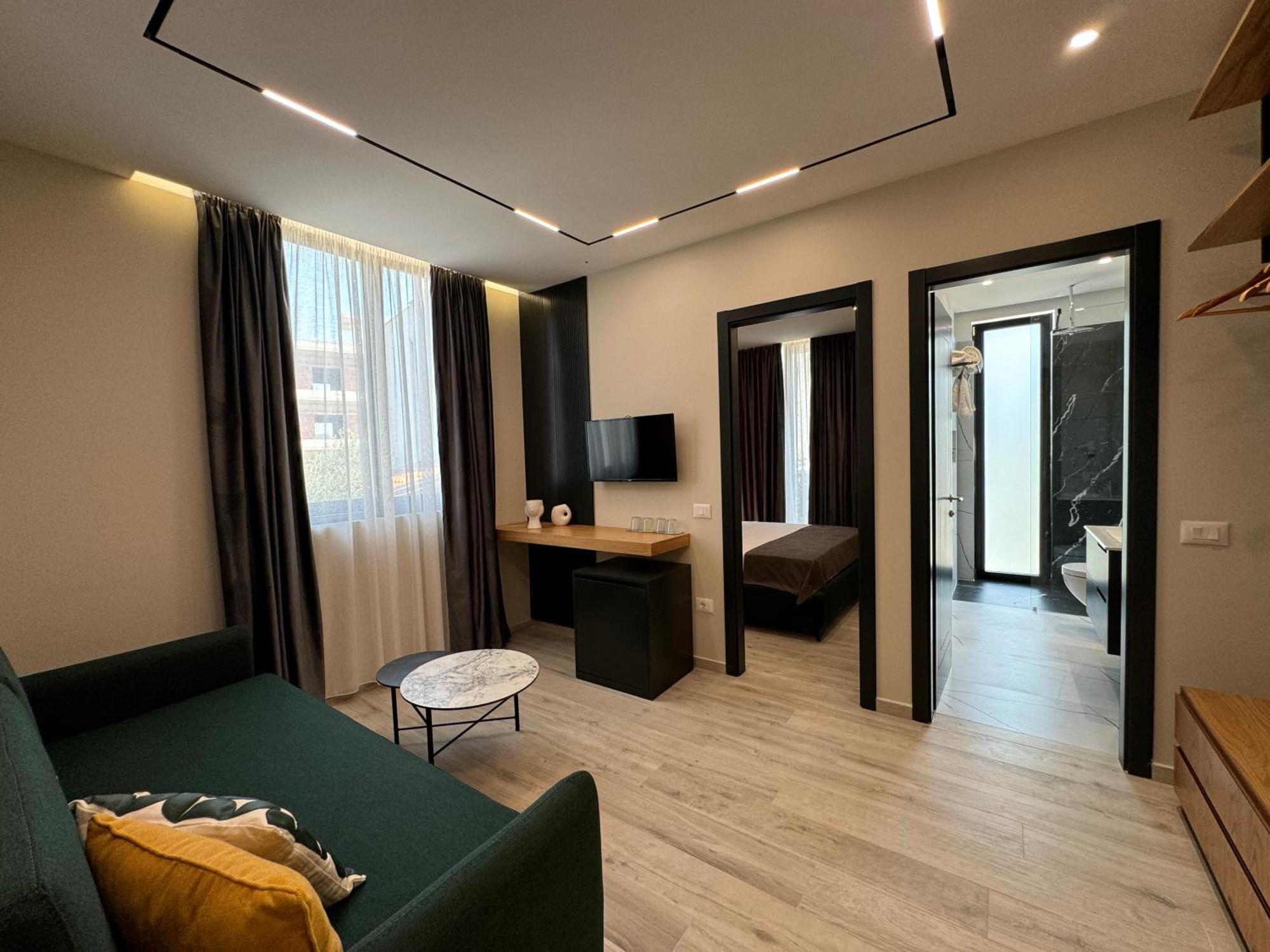 Twins Hotel Vlorë Екстериор снимка