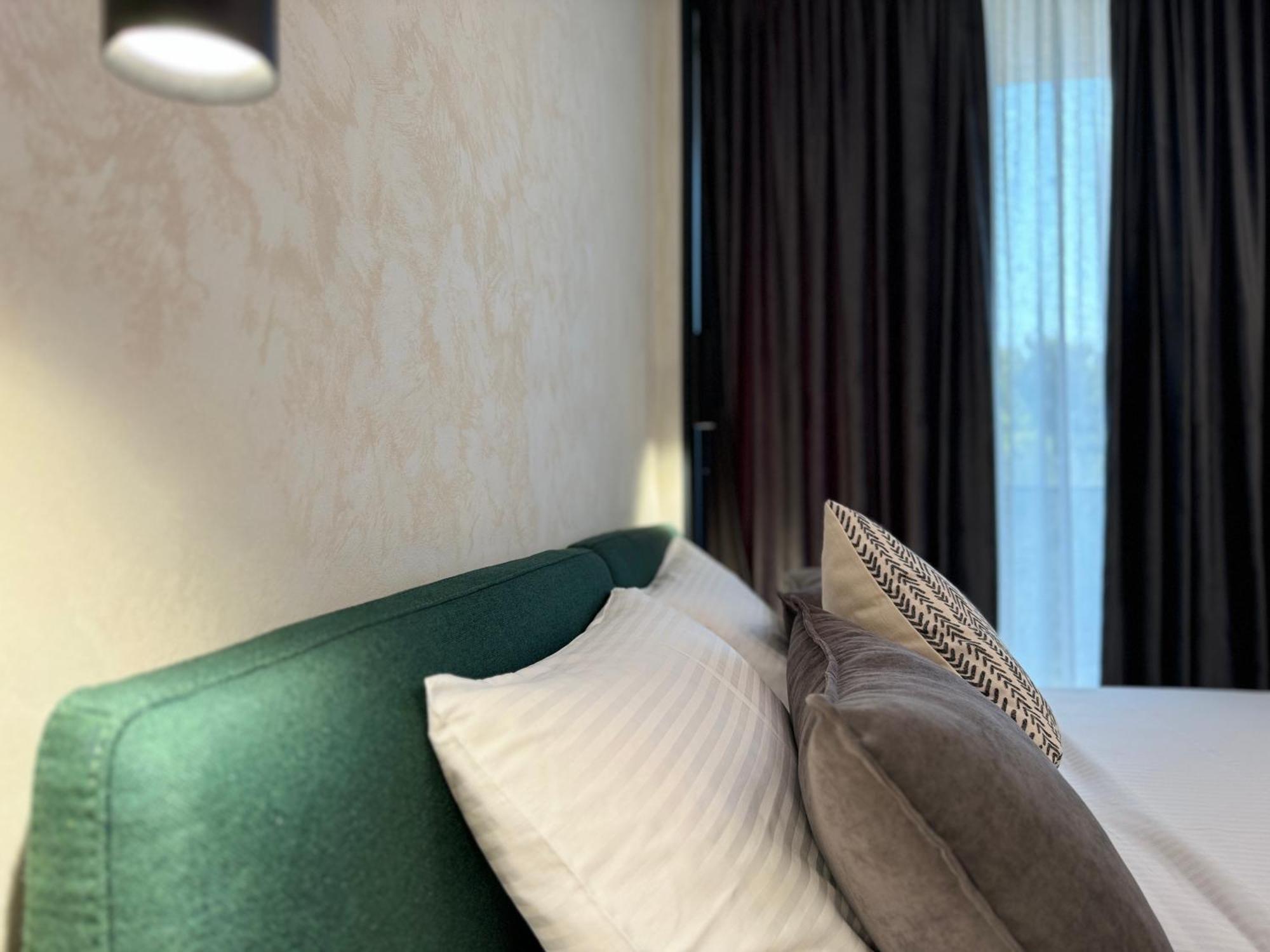 Twins Hotel Vlorë Екстериор снимка