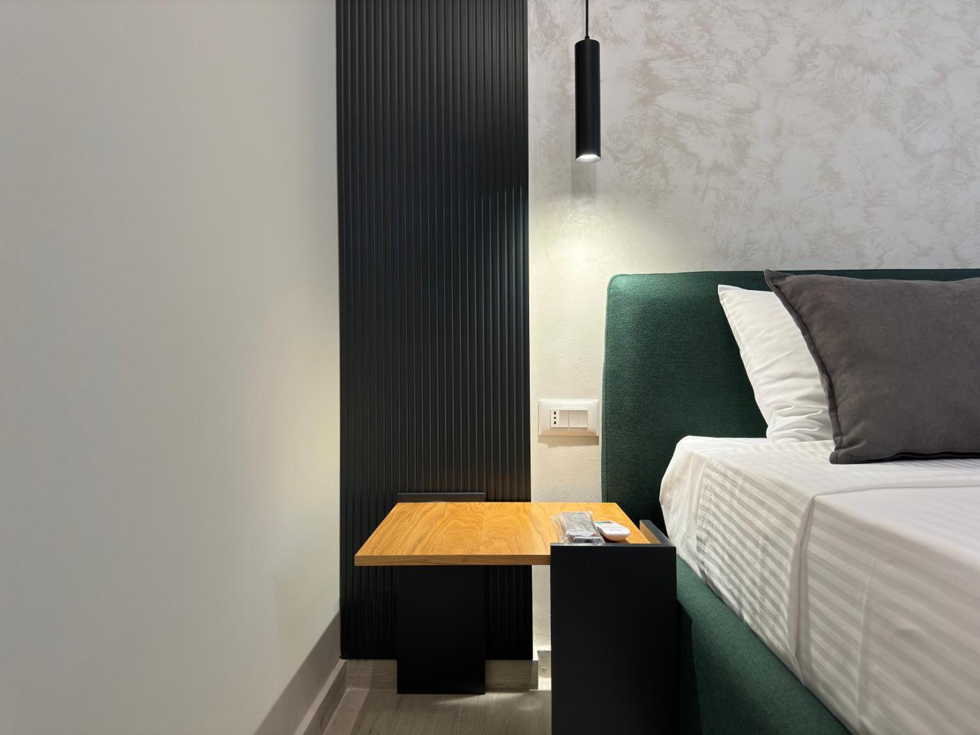 Twins Hotel Vlorë Екстериор снимка