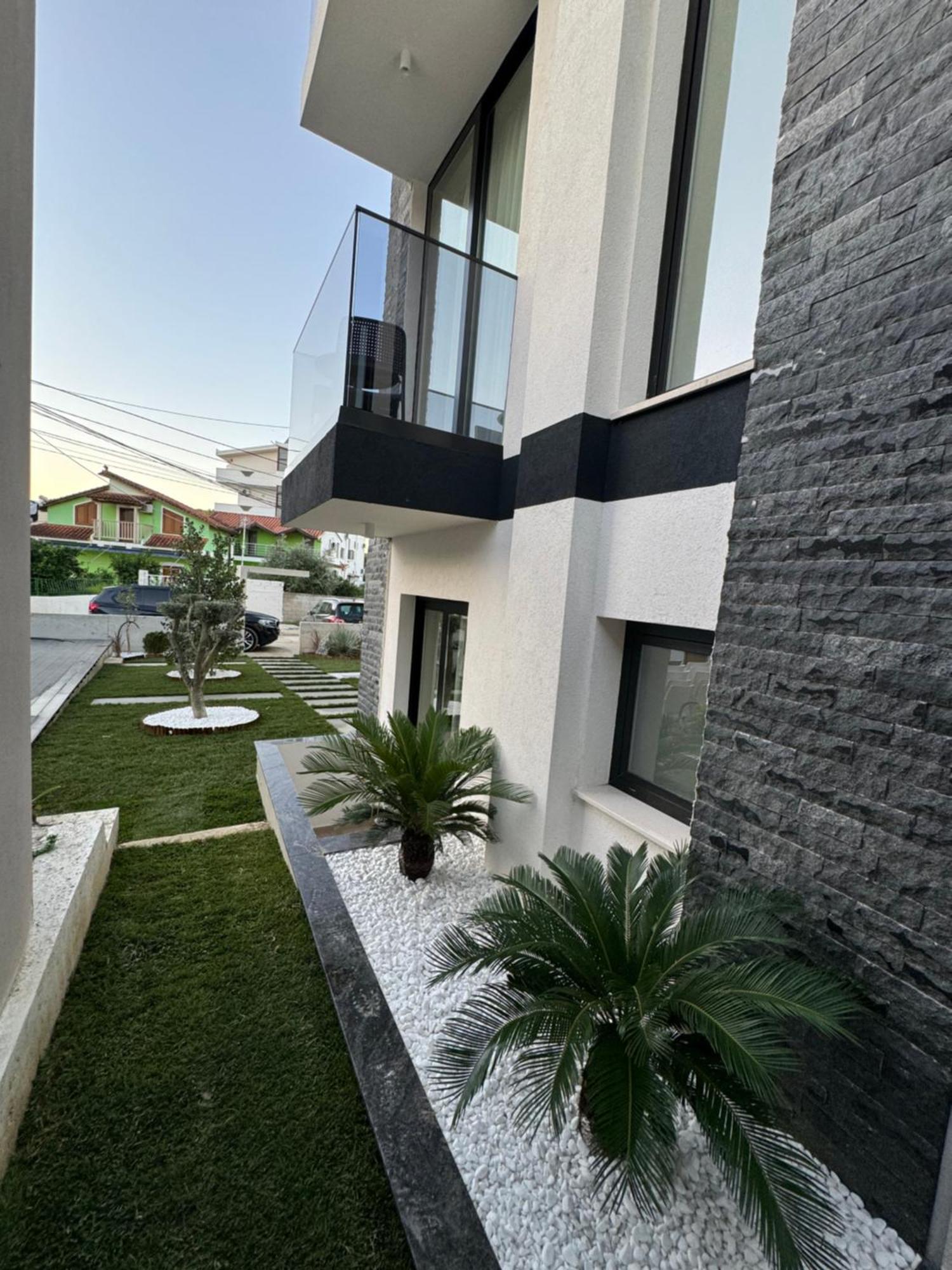 Twins Hotel Vlorë Екстериор снимка